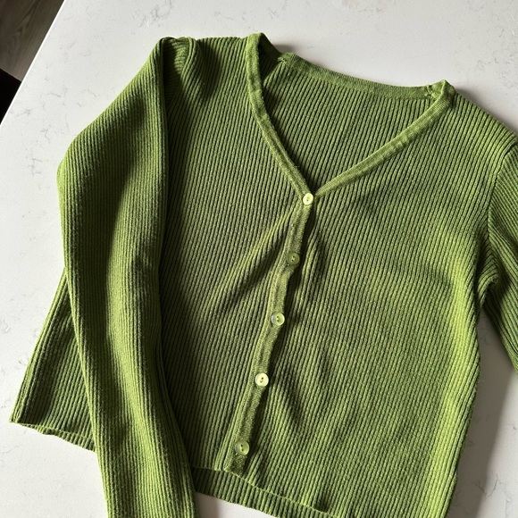 Green Ribbed Button-Up Cropped Cardigan - Picture 3 of 7
